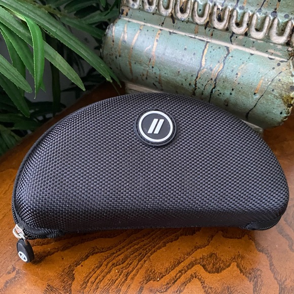 Blenders Eyewear Polarized Sunglasses with Bag and Case - Picture 11 of 16